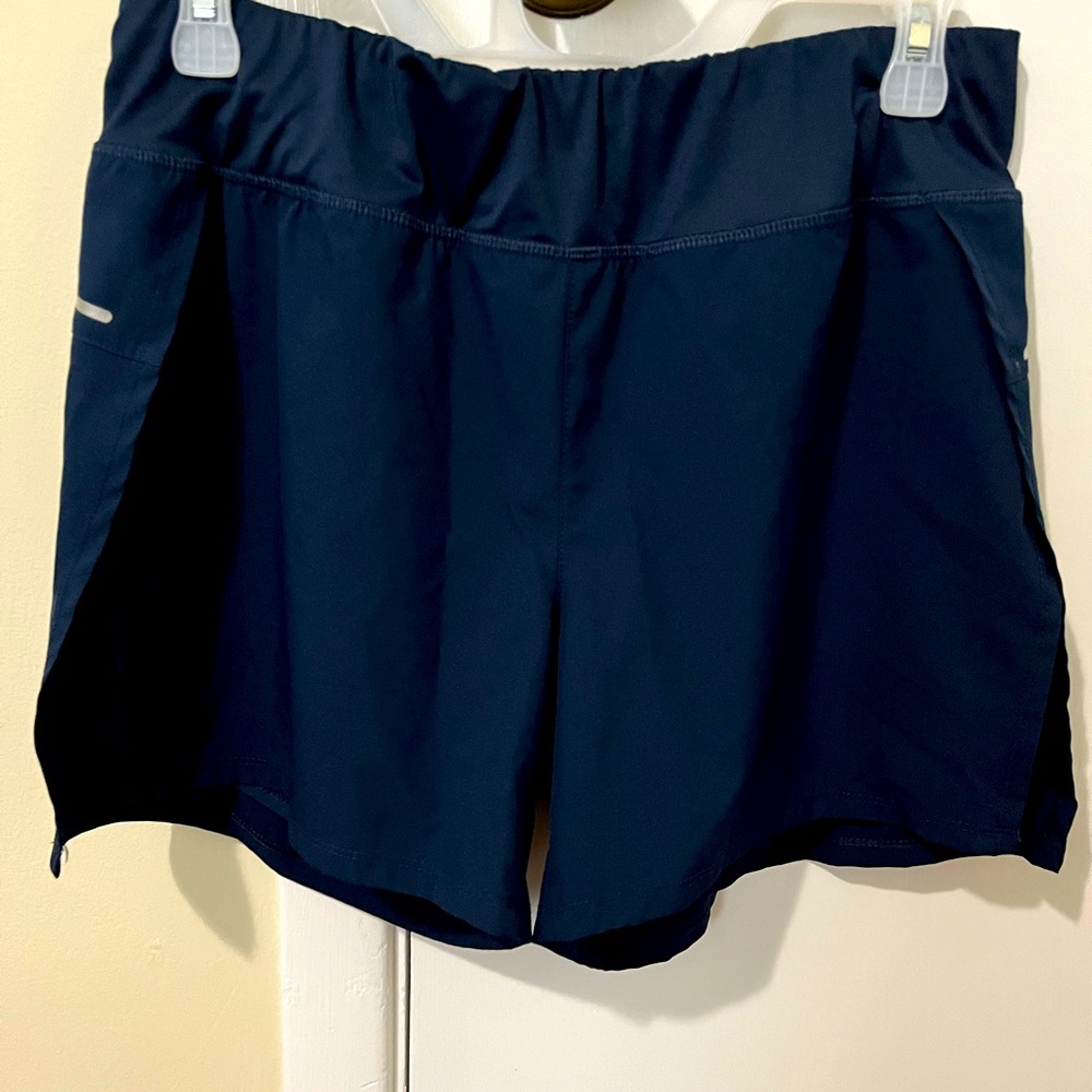 Avia flowing running tennis Women’s shorts Medium Navy